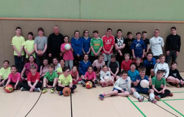 Erster Nachwuchsfaustball Lehrgang des Gladbacher Turngau